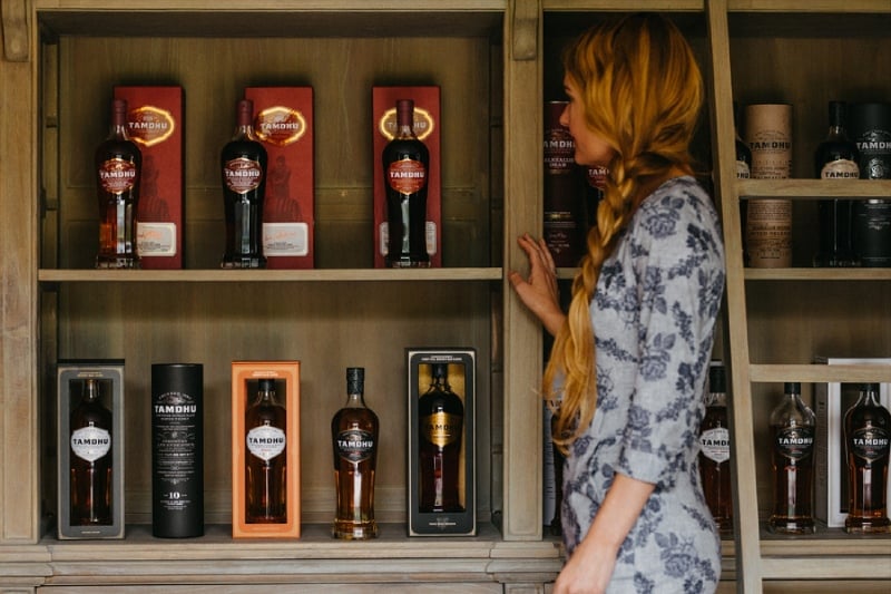 Nếu được bảo quản đúng cách, bạn có thể giữ whisky trong vài năm.